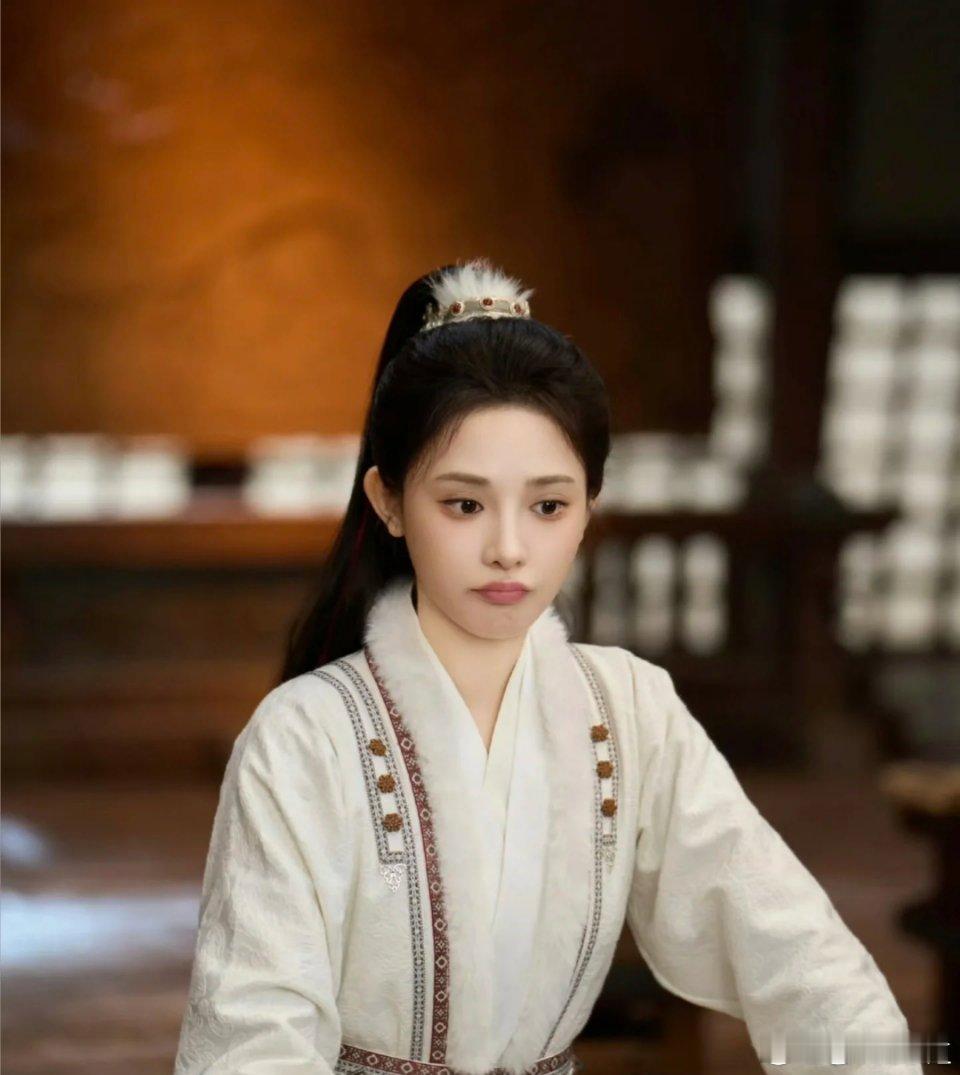 彭小苒我想看着大家离开谁被彭小苒戳中泪点了？结束时不愿先走，站在舞台上轻声说想