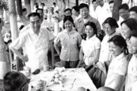 1965年7月，周恩来出访巴基斯坦归国途中来到新疆石河子农场，巧遇淮安姑娘李正兰