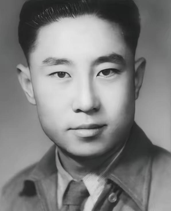 1938年，特务去小学抓地下党员杨文海，谁知刚到校门口，恰巧就碰到杨文海，特务赶