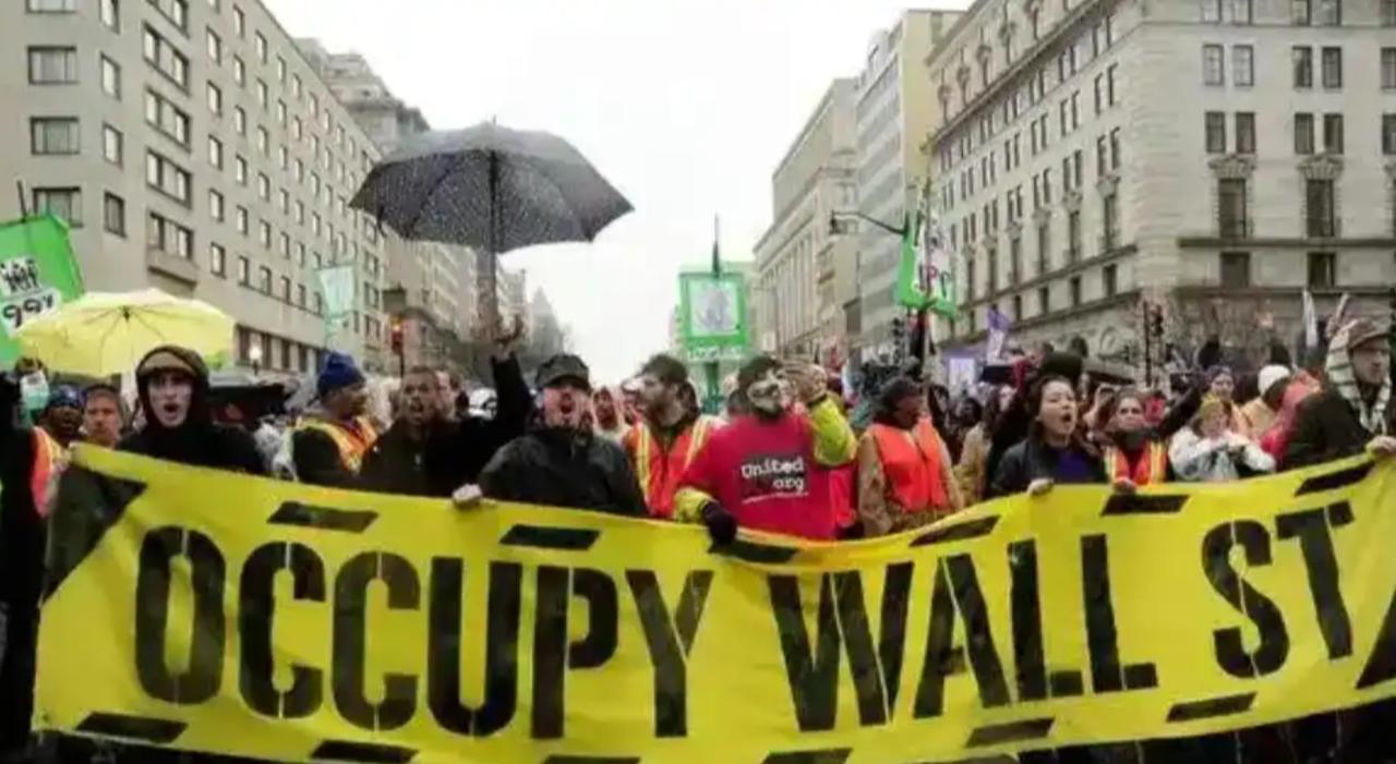 美国为什么衰落得如此之快？二战后，美国靠着强大的工业和军事实力，搞出了布雷顿