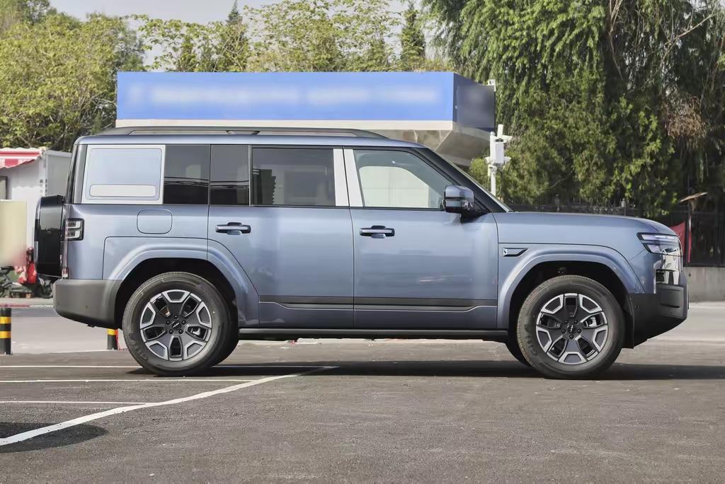 方程豹钛7纯电版开启预订，价格公布了，有人可能觉得贵了一些，到底贵不贵，可以来算