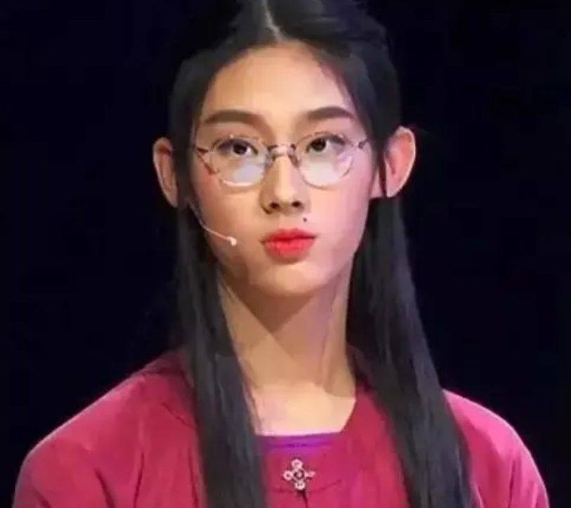 2019年，中国诗词大会冠军武亦姝，高考考了613分，目标是清华，被好多网友嘲笑