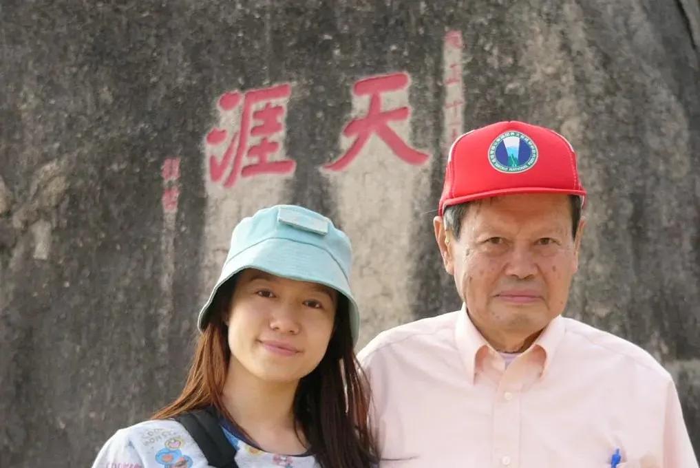 杨振宁的三个子女现状一览∶​一、杨光诺，大儿子，今年74岁，美籍华人，美国密