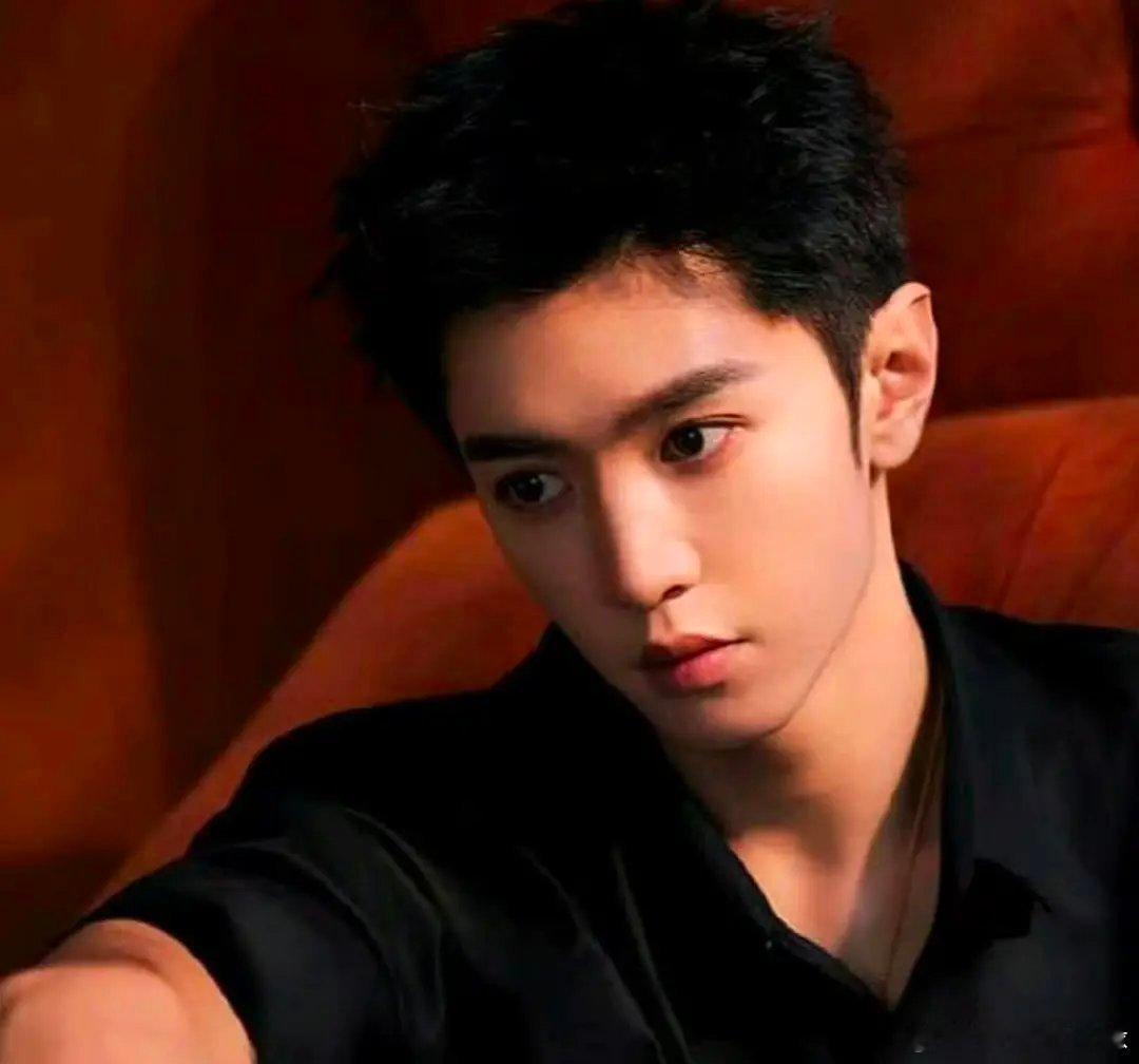 陈哲远要睡不着觉了他万万没想到粉丝替他扳回来一局陈哲远粉丝被于正说头像丑，然后换