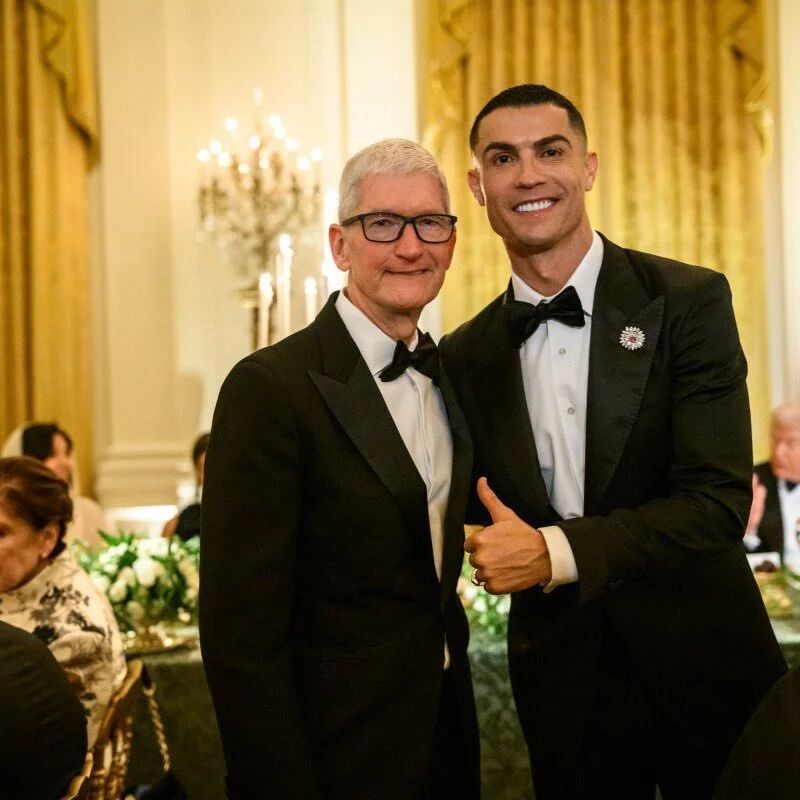 一张最有权势人的自拍照风靡网络，克里斯蒂亚诺·罗纳尔多（C罗）携伴侣及其他几位世