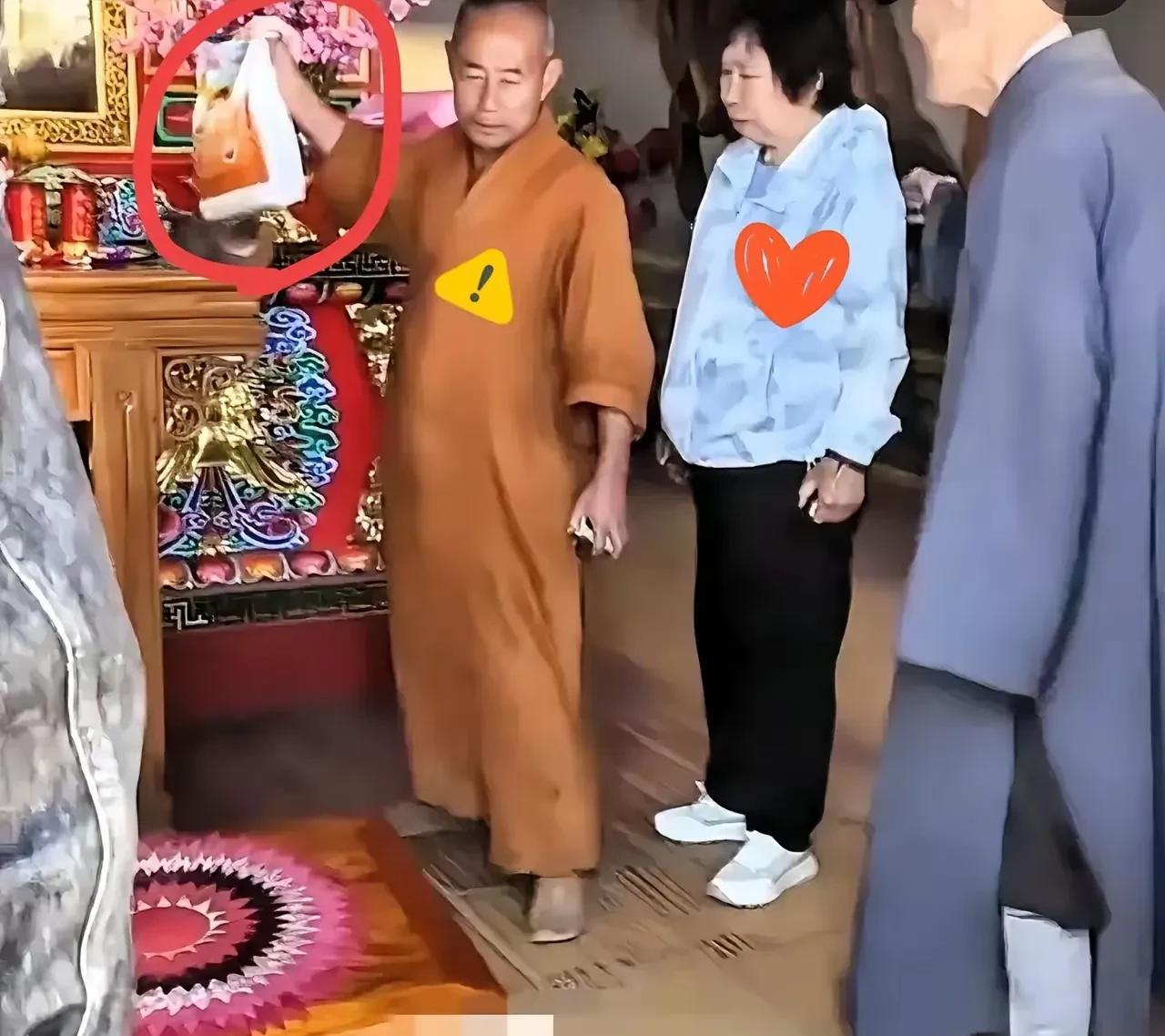 佛教寺庙应该进行适当改革，以适应新时代的发展需要。一是佛教寺庙严禁商业化，寺庙