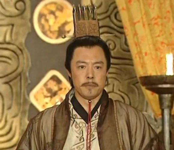 公元前251年到247年，秦国宫廷连办三场国丧。 昭襄王活到七十五岁，干掉了