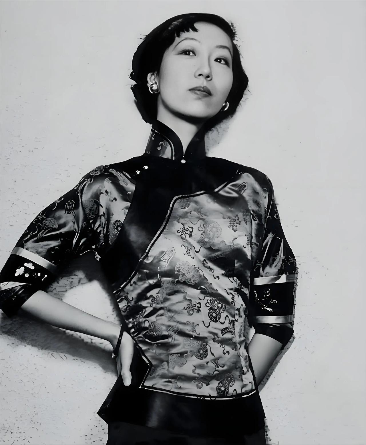 1956年夏天，张爱玲发现自己意外怀孕，她告诉了美国男朋友赖雅。赖雅震惊之余，还