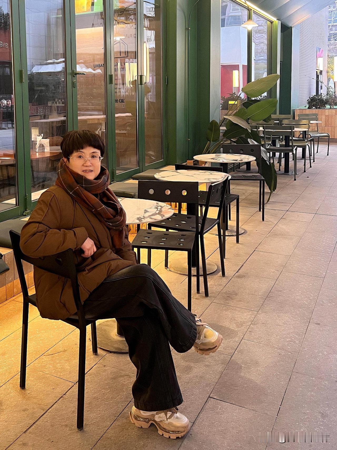 为什么很多人看不惯拿高额退休金的老人？70年的，55岁。昨天在院子和一位宝妈