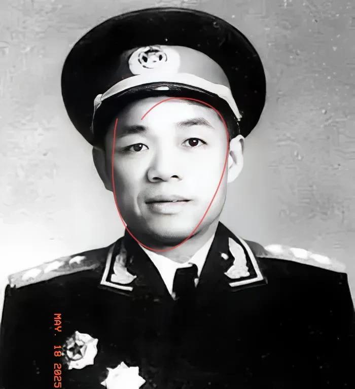 1973年寒冬，韩先楚调任兰州军区司令员。视察中苏边境时，望远镜里苏联装甲集群排