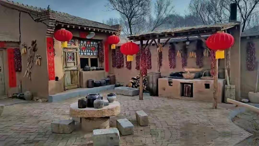 农家乐没人了，开农家乐的人，乐了好几年，一盘土鸡199块，一盘青菜59块，晚上