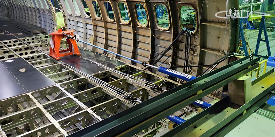 突破！MC-21国产复合材料地板板静态测试过关，俄航空进口替代再提速12月2