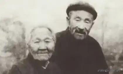 15年卖酒老汉深山转悠被举报！身份揭开全场泪目：竟是抗日英雄郭伍士1956年