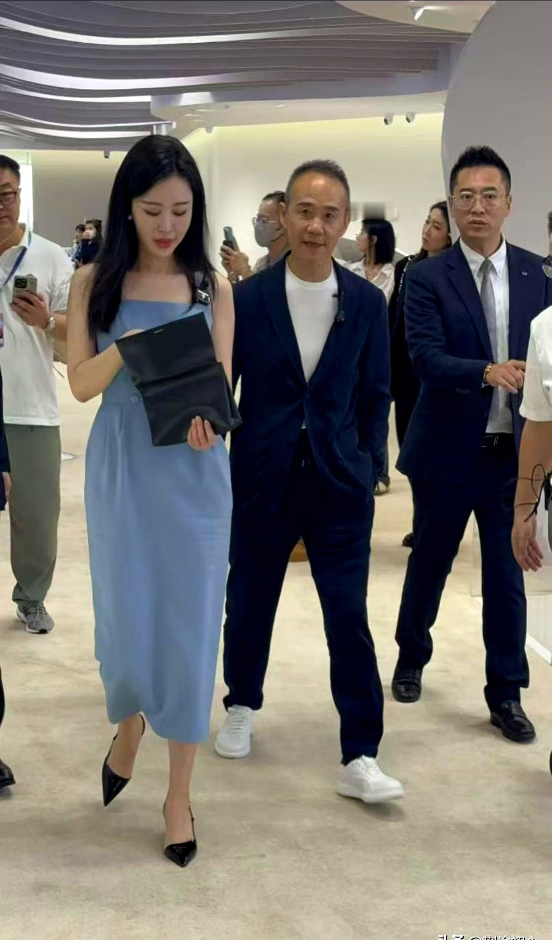 她到底图王石什么？这是我老婆问我的话，当她得知田朴珺比王石小了30岁后，显得