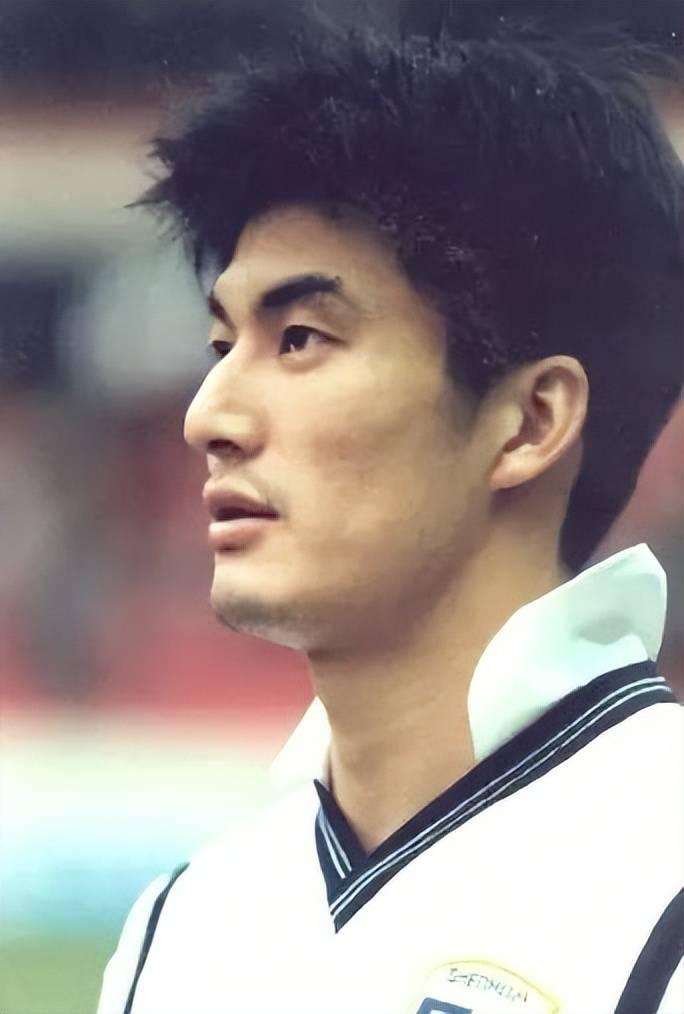上海滩甲A黄金年代，“申花四小龙”名震全国，朱琪便是其中一员。1974年生于上海