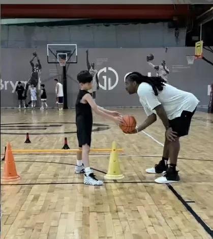 为何周鹏舍近求远，将儿子送到辽宁男篮进行培训，周鹏为何不将儿子送到广东青训呢，毕