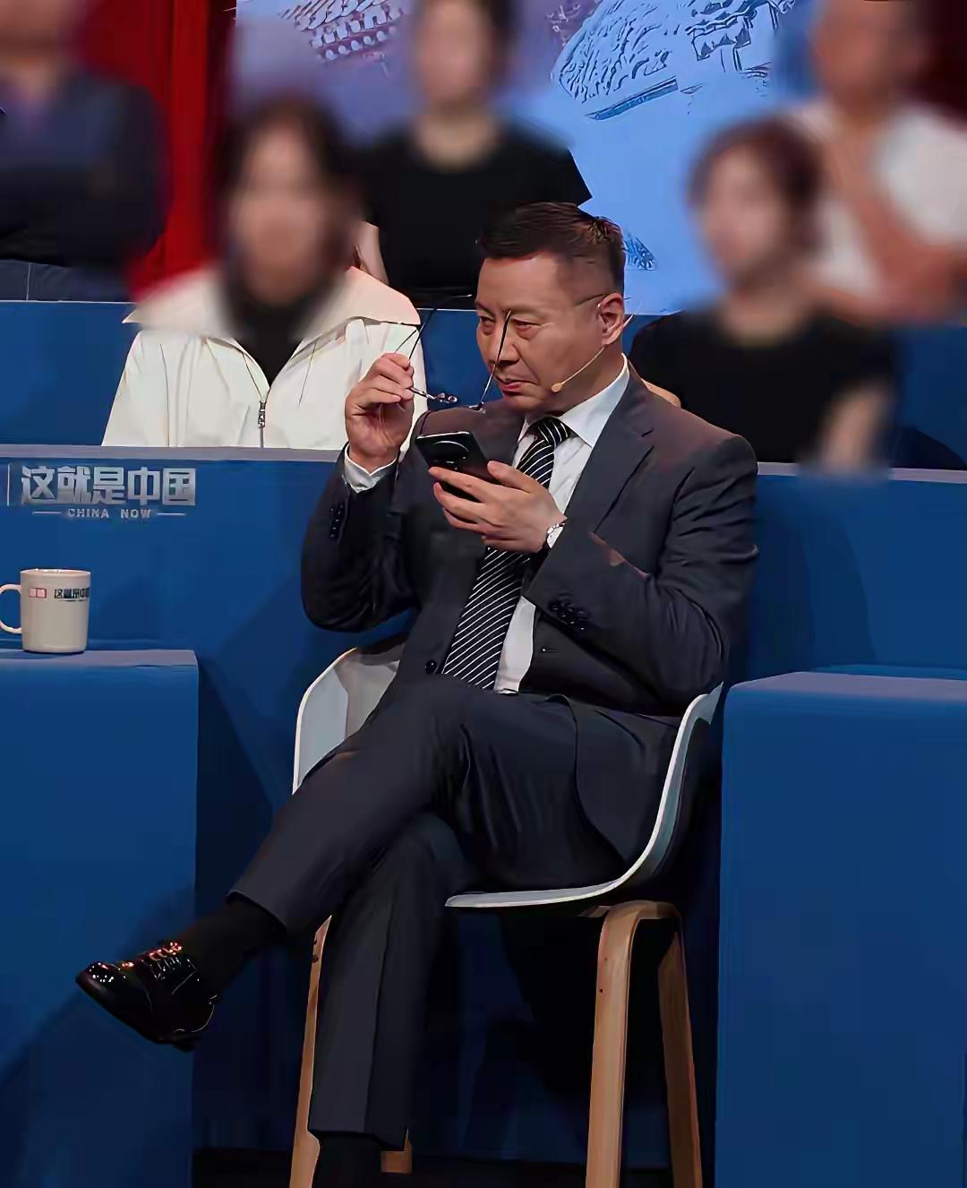 西方话术的确忽悠不了我们，可我们也不能自己忽悠自己？既然西方话语不能忽悠我们，