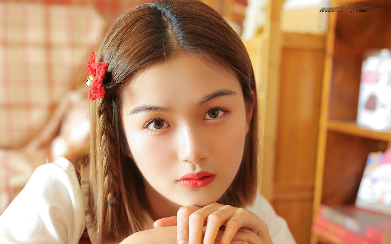 曾苦追一个女孩，没有结果。有天我大胆地问她：你是不是处女？这样问，其实目的有两个