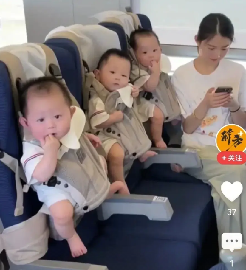 救命！高铁偶遇三胞胎萌宝暴击，看完心都要化了今天在高铁上偶遇超治愈一幕！一