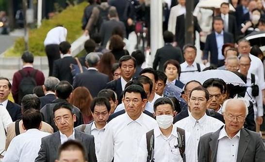 在日本工作的朋友回国，曾说了一句大实话。他说：你们别光看新闻天天播日本物价涨、日