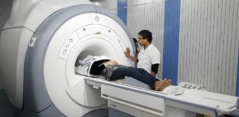 医院的核磁共振仪一台就要上千万，而一旦开机就永远不能关机，一天光电费就要1500