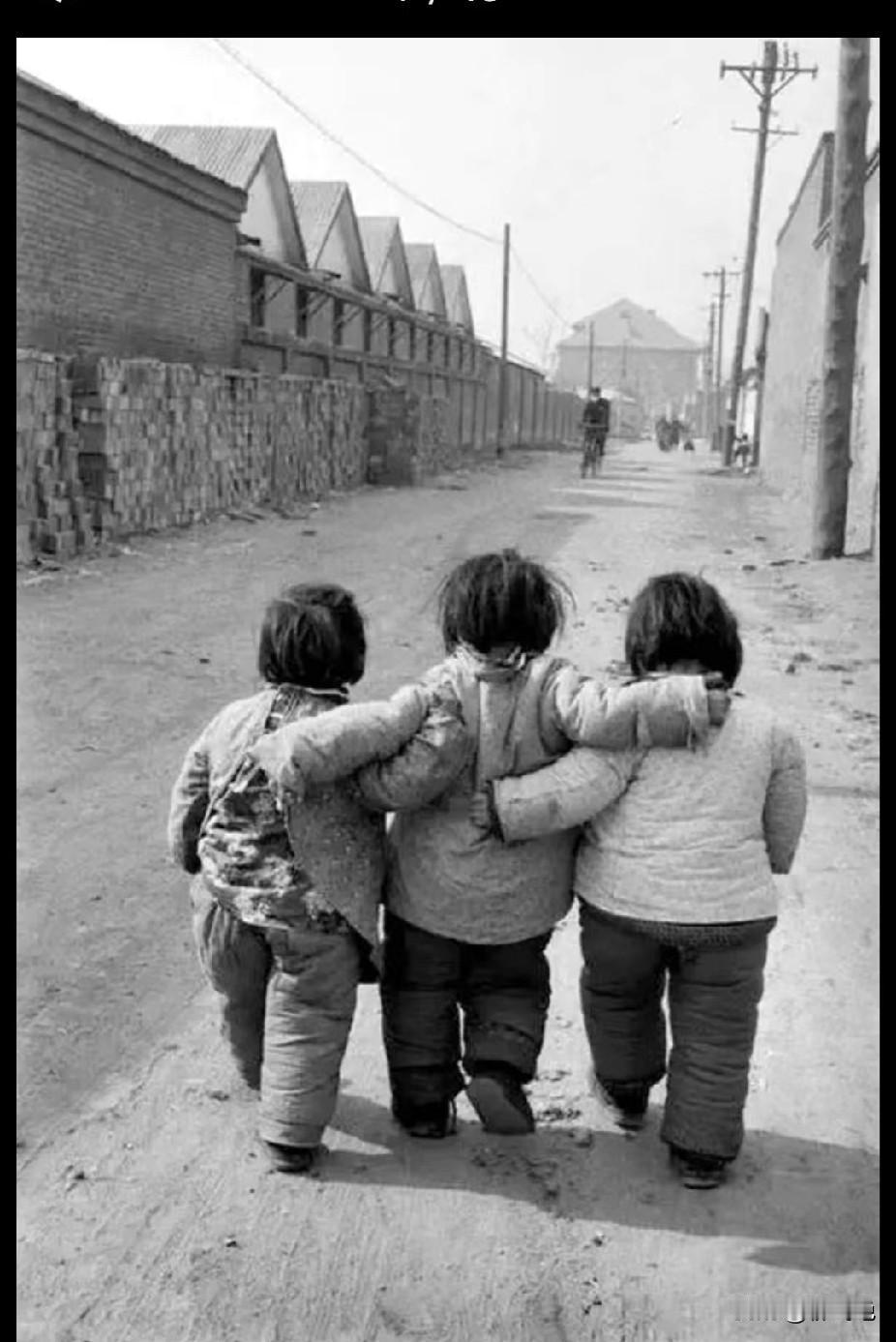 新中国这些事儿你到底了解多少？很多人总是说新中国如何贫穷，如何没衣服穿。甚至某位