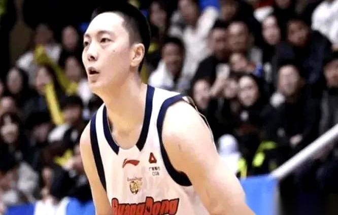 媒体人周鹏赛后就问了一句：“谁说一节10分钟的比赛，就打不到晚上十点？”他说的