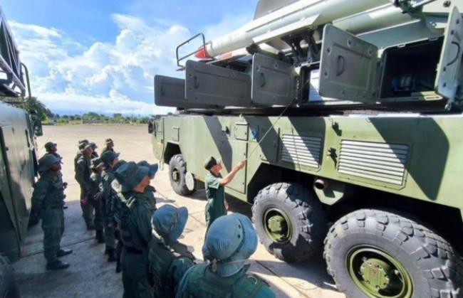 既然美国敢做初一，那中国必然会做十五。你卖武器给台湾，那我们就卖武器给那些反