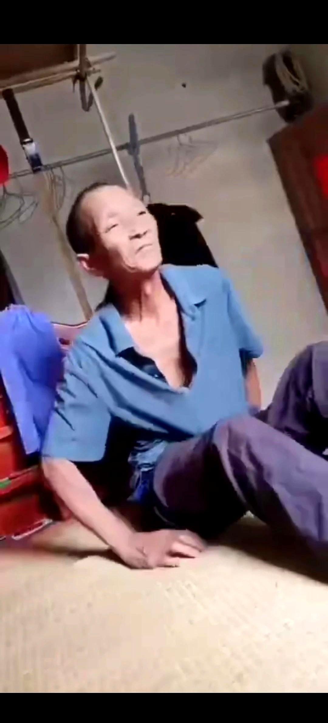 我给前岳父一百块拜年，他转手就塞给我儿子五块钱压岁钱。就那一次。很多人听了可