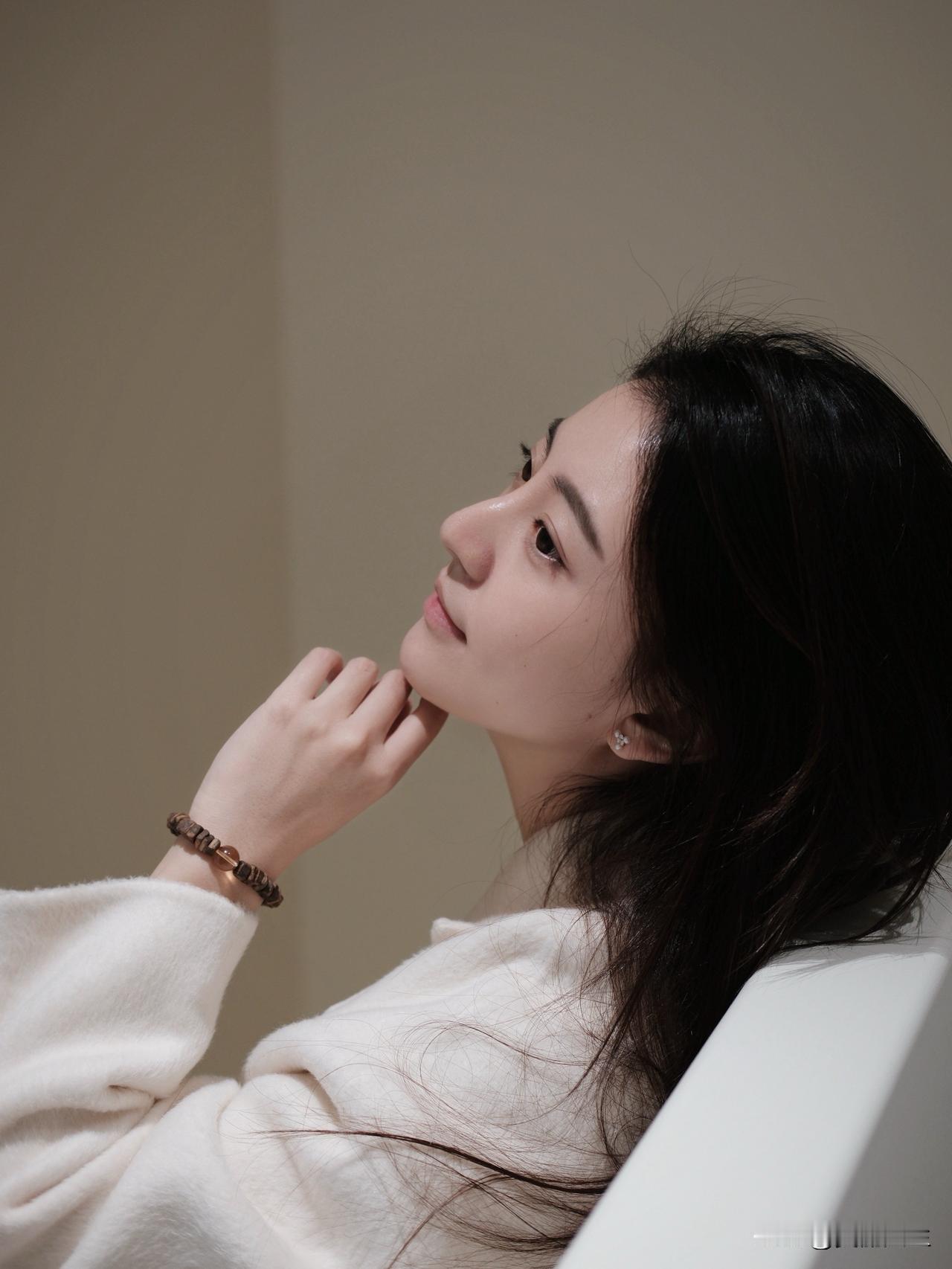 感觉一下子穿越了…藏风氛围很浓郁，让我想起了西藏的酒馆-拉萨之歌…^_^“只有