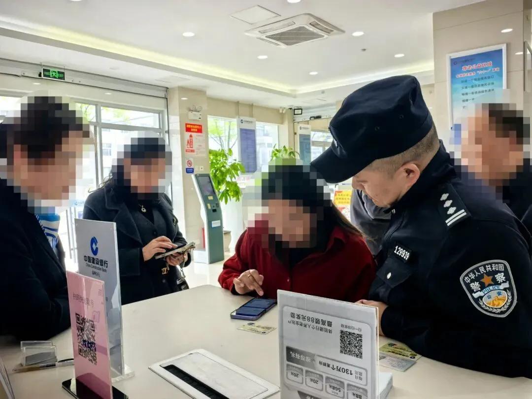 离谱到不敢信！4月30日江苏泰州，市民王先生转账看错一字，误将100万元转入远