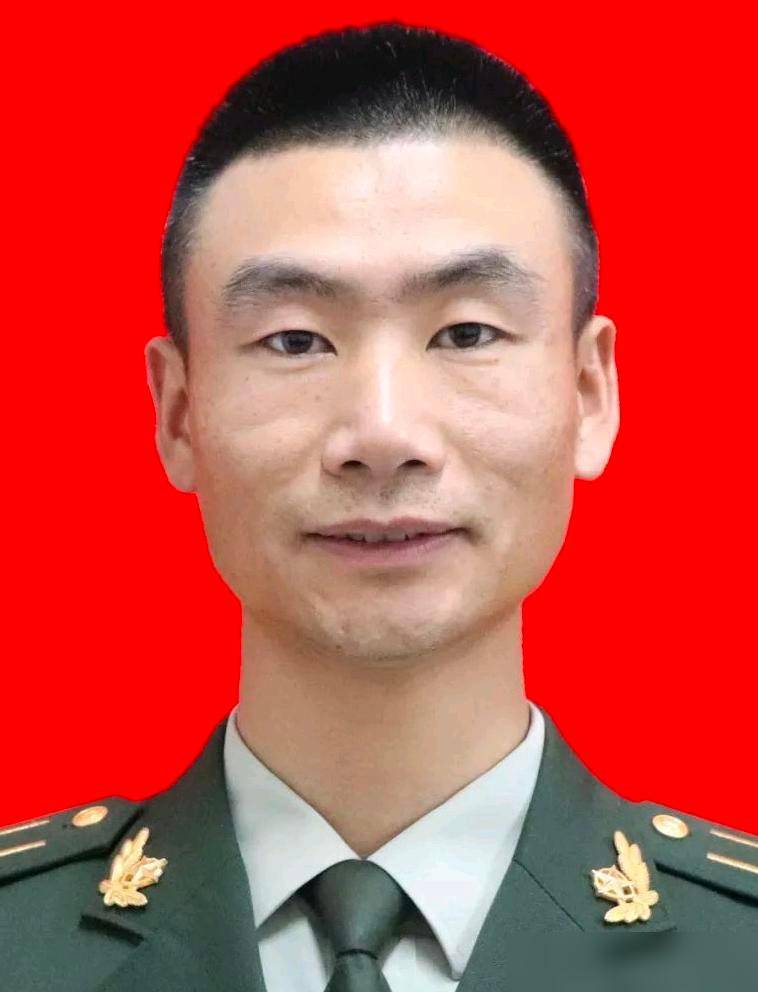 王占军，男，汉族，中共党员，1983年9月生于山东临沂，2002年12月入伍现任