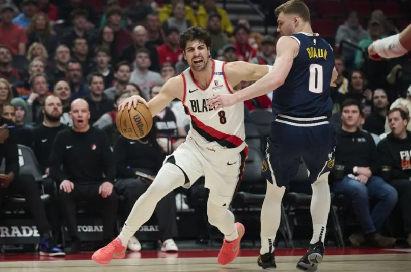 开拓者的阿夫迪亚要是伤的重了，那开拓者就要开启超市，然后彻底摆烂了。现在再去坚持