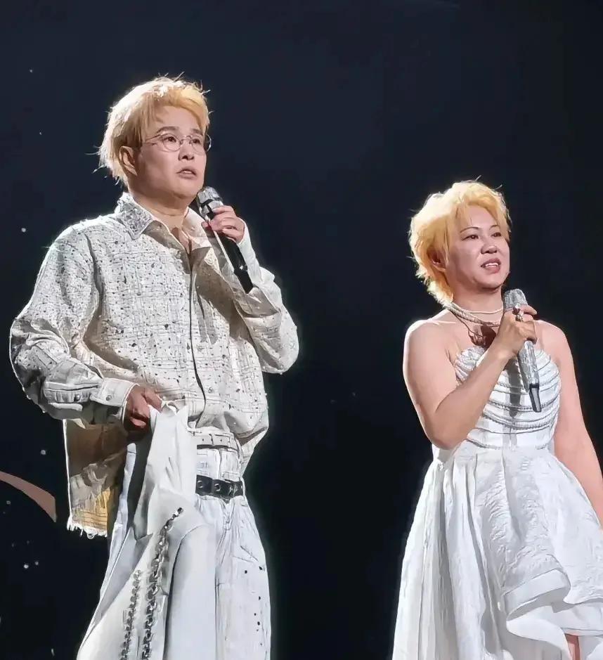 突然明白小沈阳夫妇这两年为什么疯狂开演唱会，不是中年叛逆期，不是事业心突然雄起，