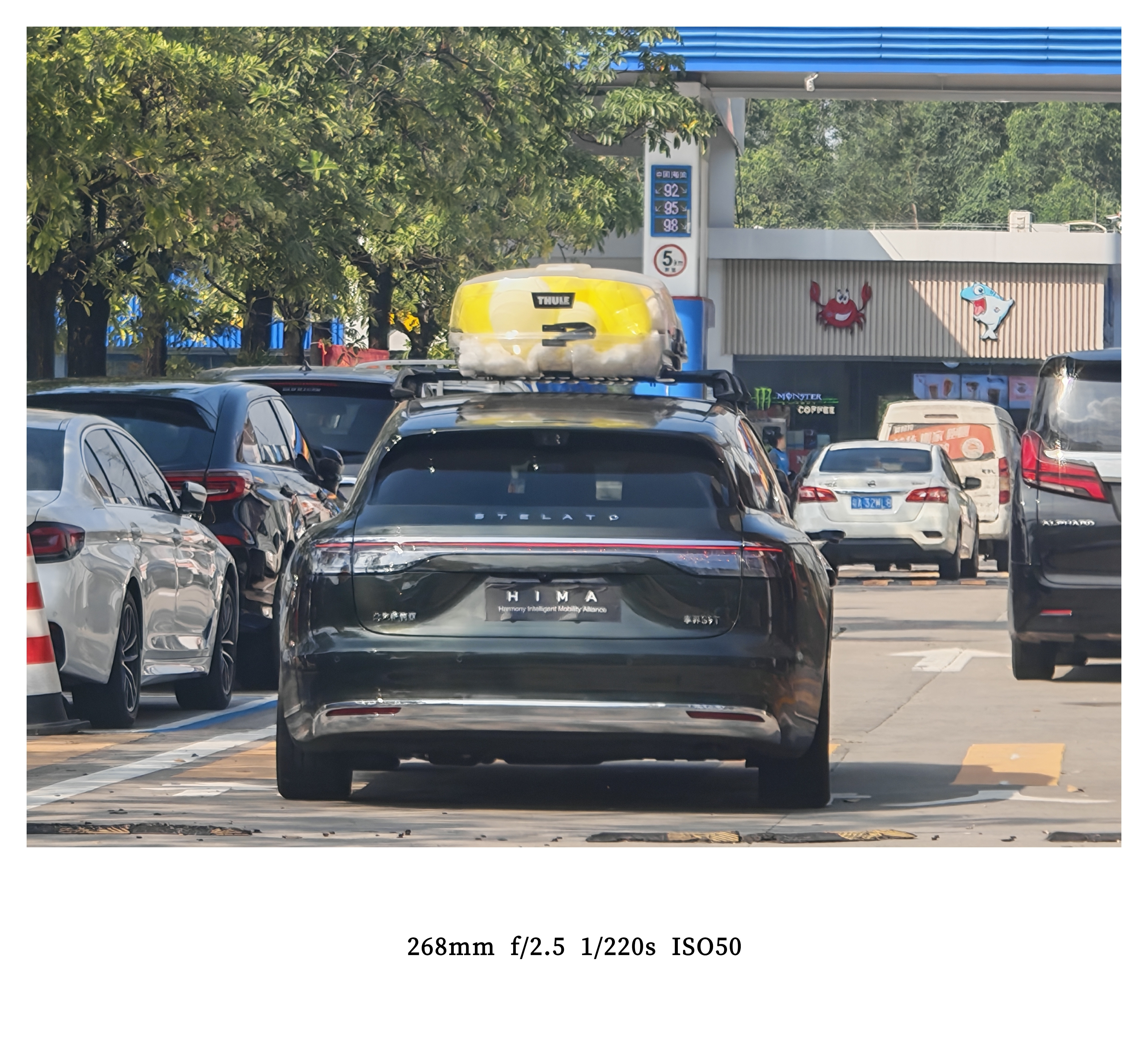 享界S9T交付量起来了，路上能见度也越来越高，这不又见到了一台，而且S9T车主们