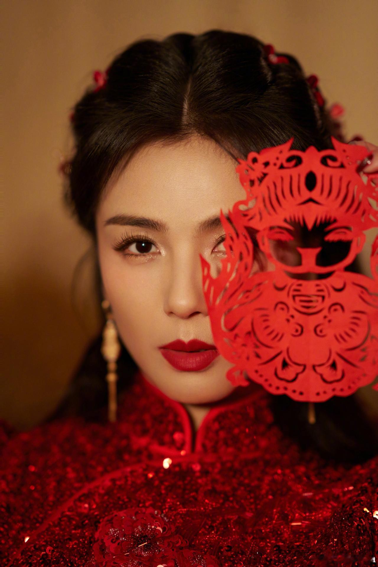 晒图笔记大赛成熟美人刘涛旗袍穿搭写真