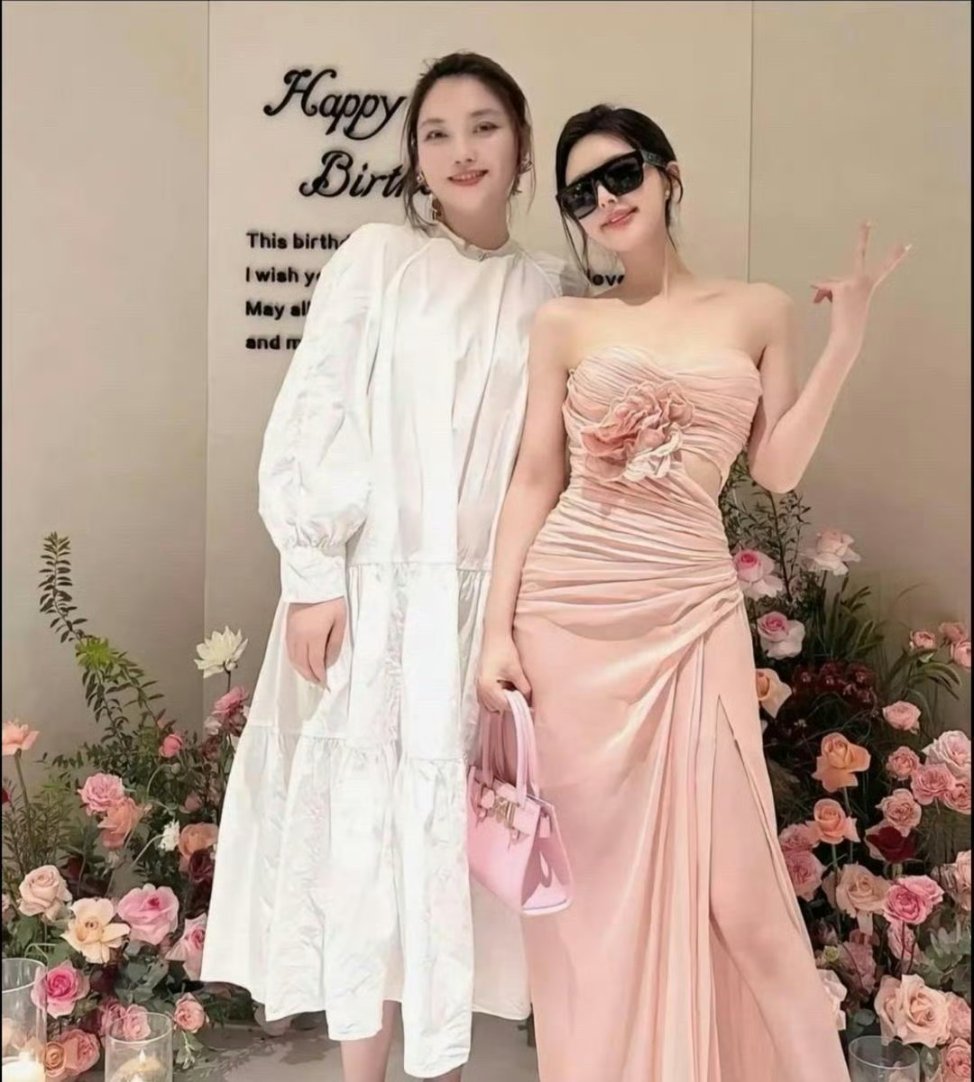 天哪😰这是赵露思吗？怎么又长的不一样了​​​