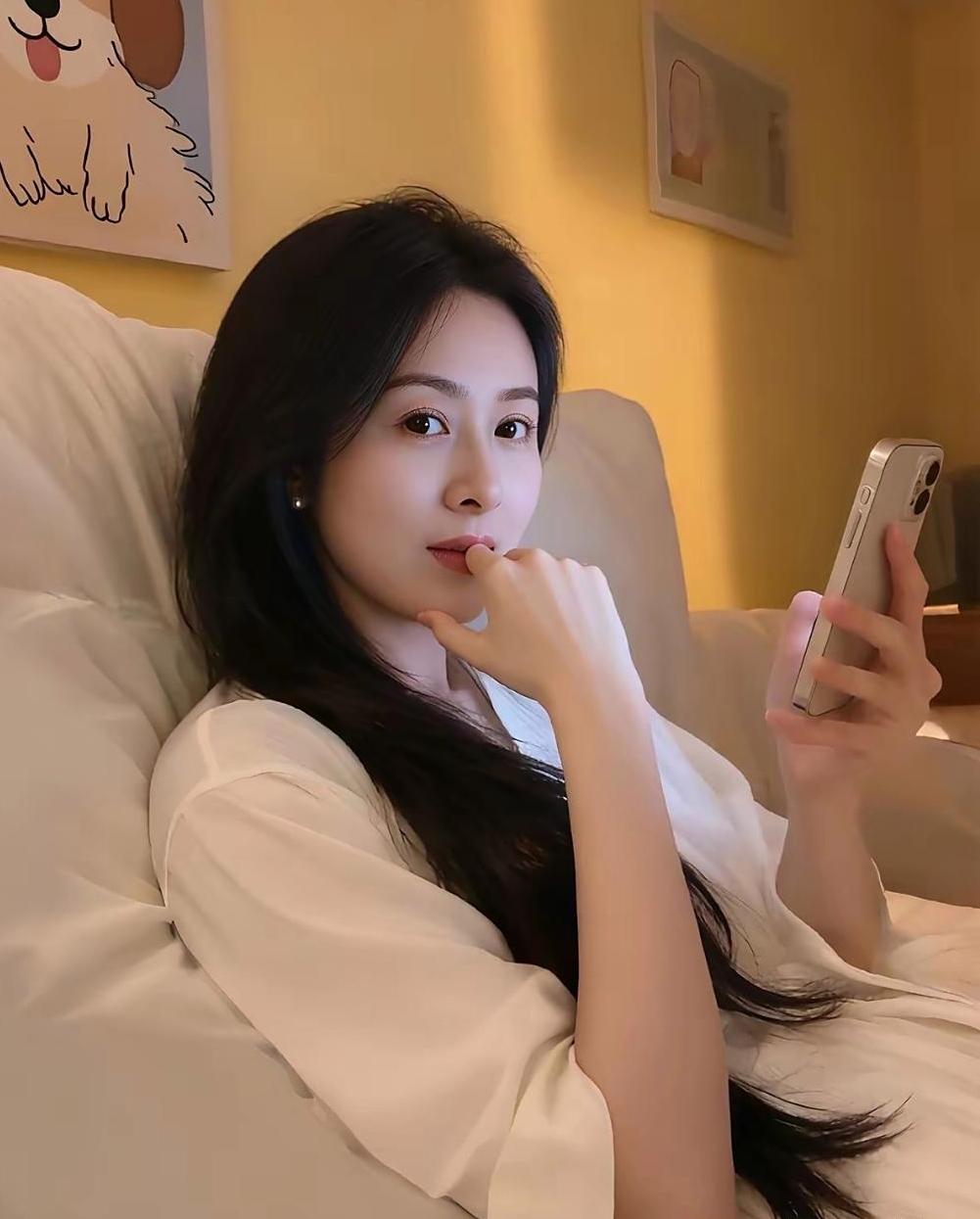 失眠了，手机是我微一的陪伴。