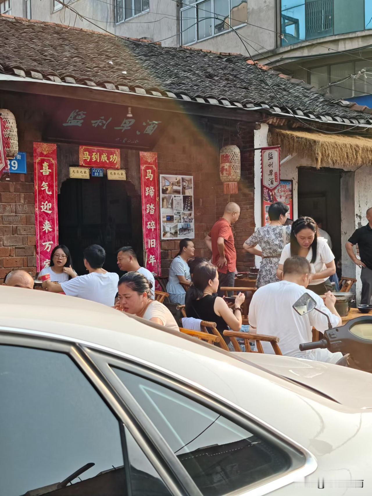 赶大早从湖南到湖北，就为了体验监利早酒这独特的江湖气。监利百万人口，却有1000