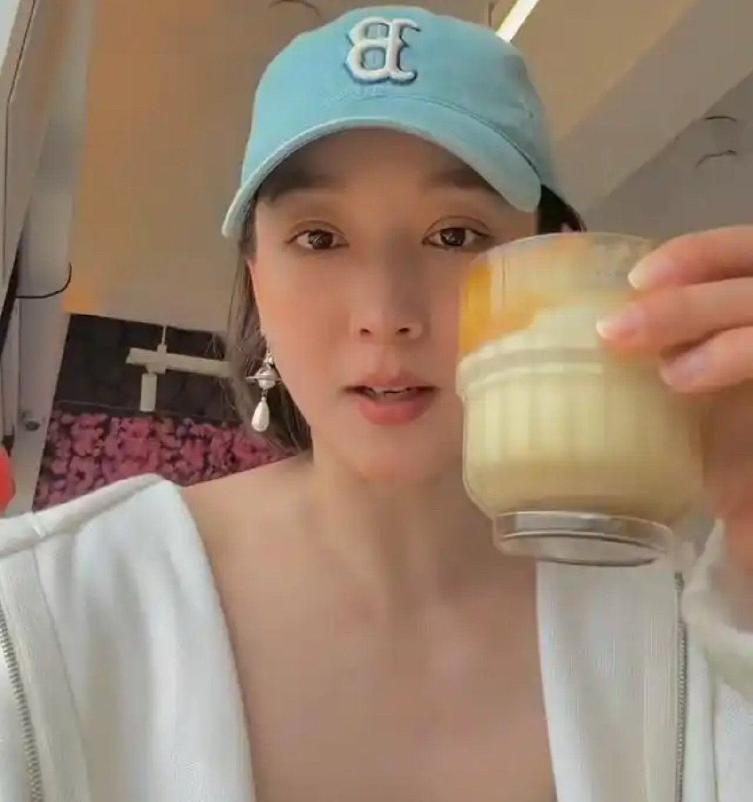 马龙妻子飞去济州岛和闺蜜度假，马龙留守在家专心带俩娃，这种婚姻分工你羡慕吗？​