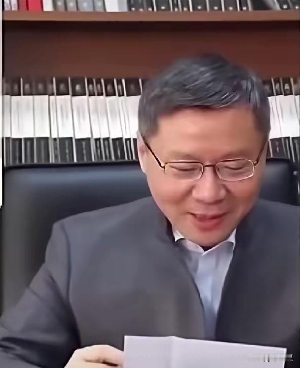 现在世界杯己经产生八强了，说起中国足球，著名中国智库专家，复旦教授院长张维为说，