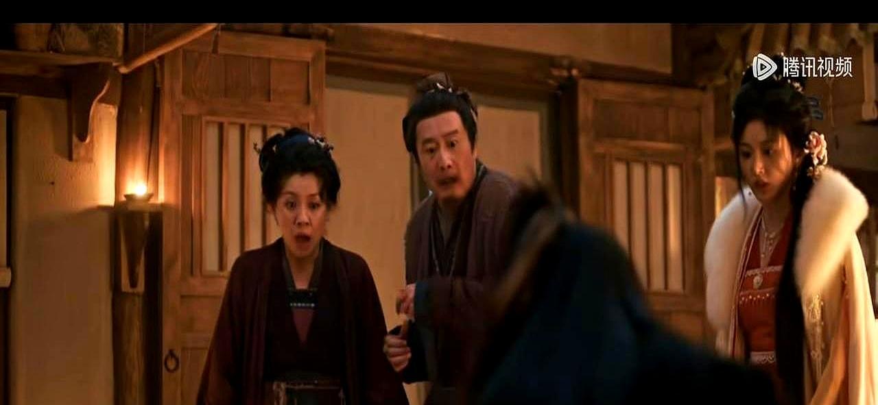 刚开播4天的《逐玉》，把国产剧假甜的遮羞布撕得稀碎。屠户之女樊长玉被人堵在