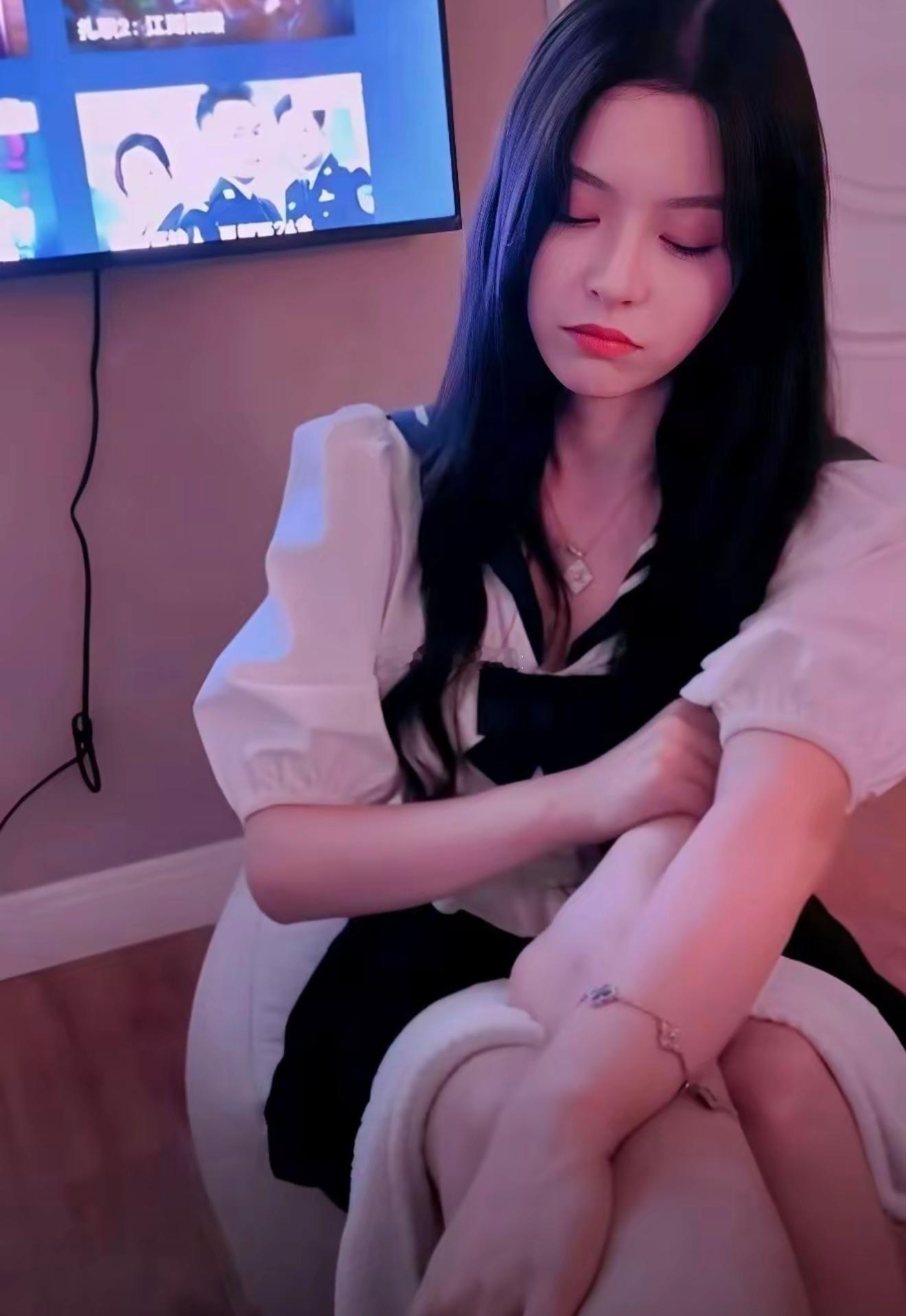 但凡你是个男人，到了中年你就会发现，女人其实没有什么意思的。因为该谈的恋爱都谈过