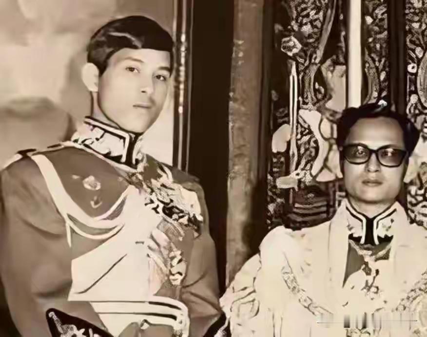 泰王年轻时还是帅的，原配颂妃享受过他的帅，只是得不到他的心。泰王的真心给过二妃子