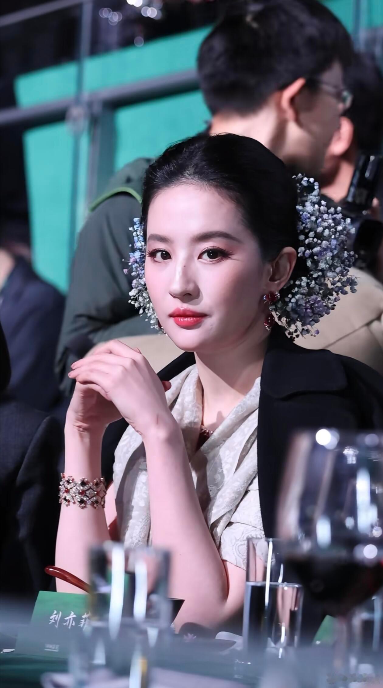 哼～是不是“哈哈”干的让我舔舔就好了​​​