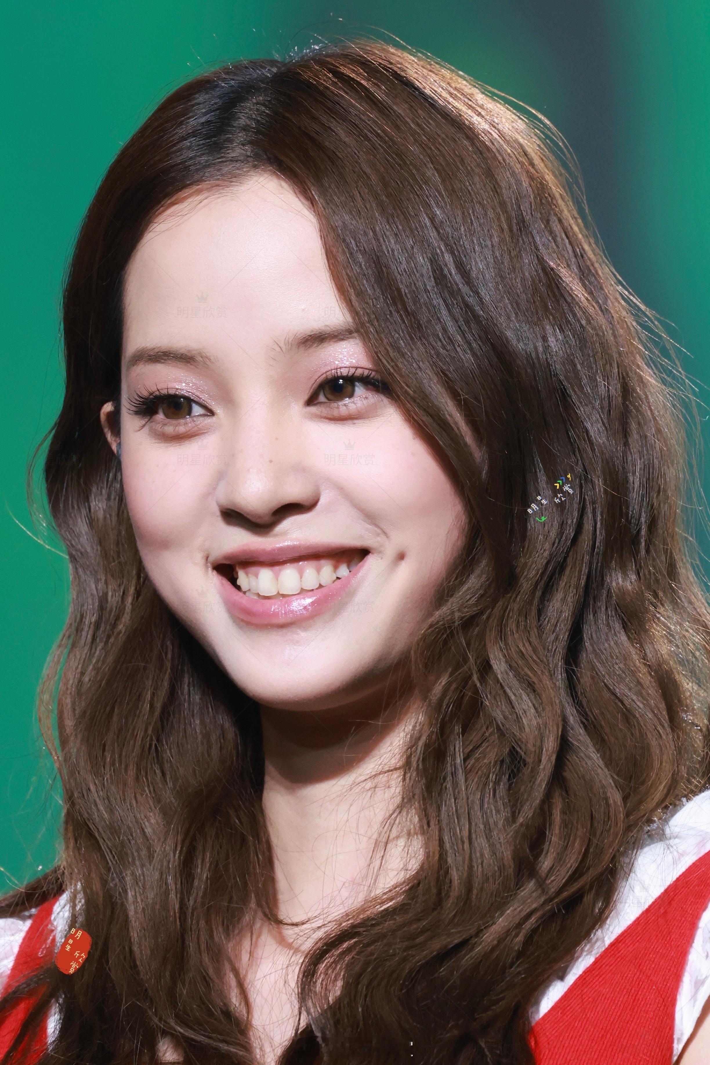 欧阳娜娜260912广州演唱会三套造型欧阳娜娜playlist嘉年华演唱会​​