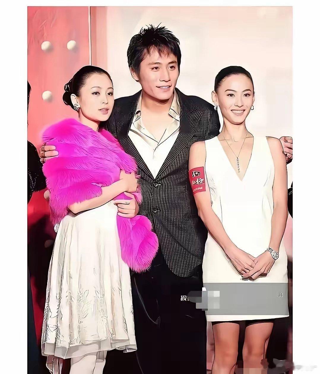 这张合照陈红竟然比张柏芝还美，陈红这时都四十了，张柏芝不到30