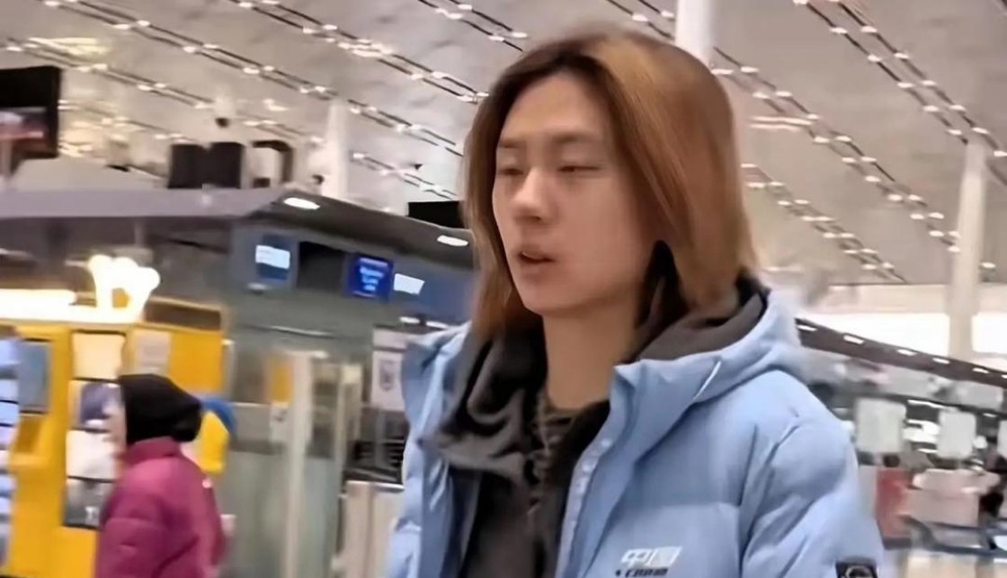 陈熠这次给孙颖莎做陪练？陈熠这次没有参加成都混团，却出现在成都机场！我估计陈熠大