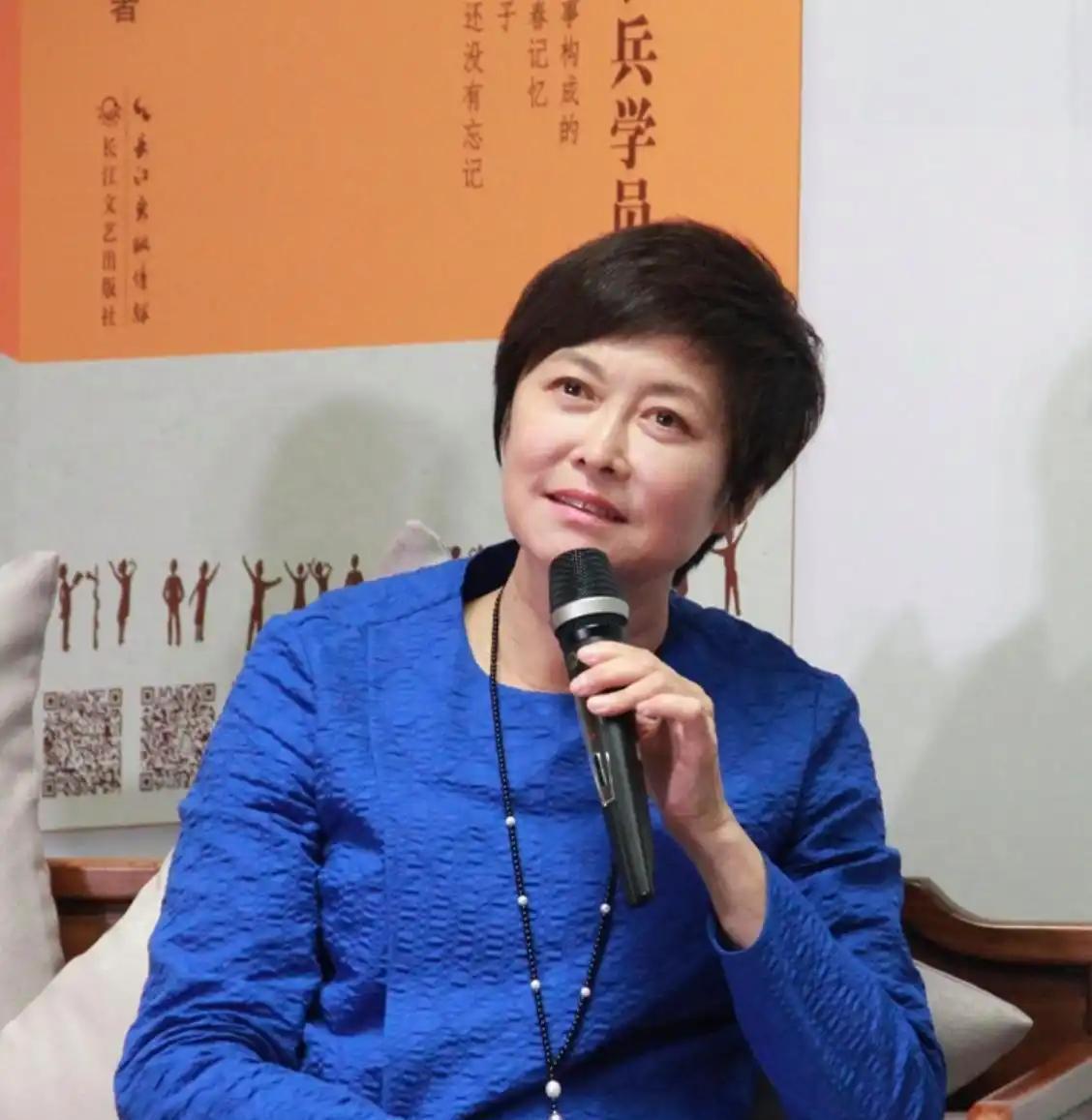 敬一丹追悼会正式举行！说真的，看到倪萍那封凌晨五点五十分发出的长信，我心里堵