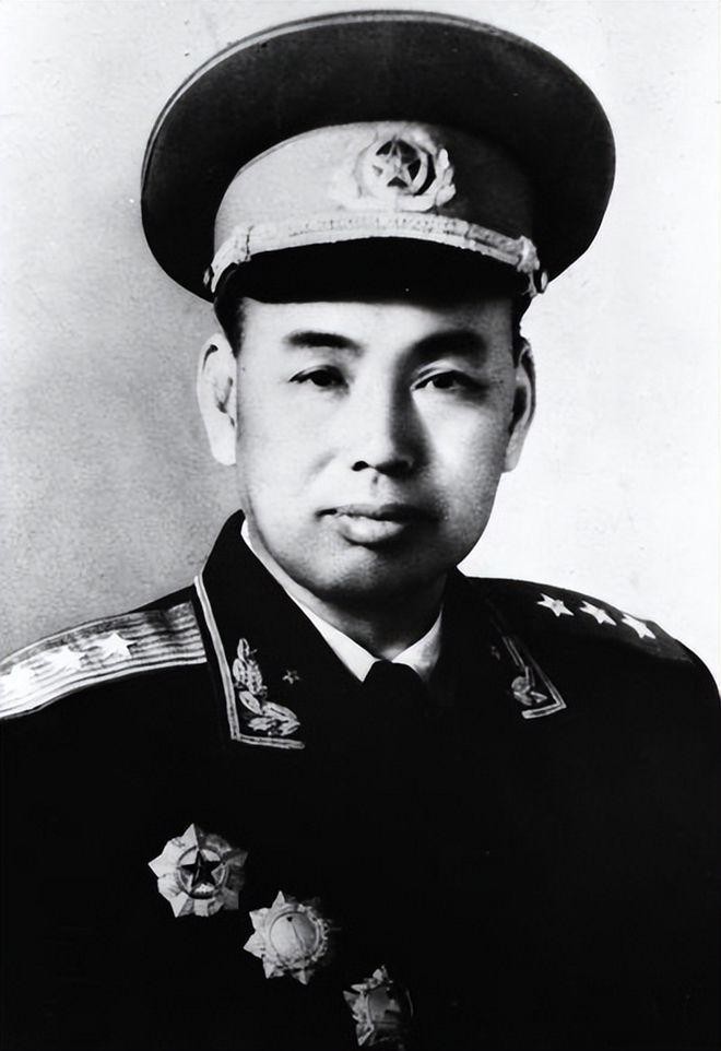 1955年，许世友酒后接电话：我是大将军，你是谁？对方：小兵恩来1955年秋，
